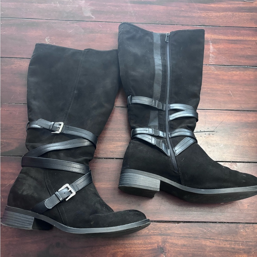 Torrid womens size 9 WIDE black wide knee high boots faux suedE leather full zip